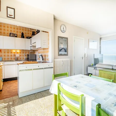 Penthouse With Sea View In Koksijde, Cleaning Included Apartment *