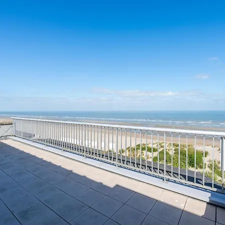 Penthouse In Seafront With Stunning Sea View, Cleaning Included 아파트